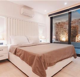 4 Bedroom Villa on the Seafront with Pool in Kalamar Bay, Sleeps 8